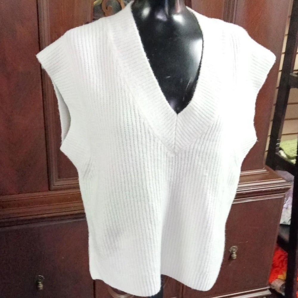Zenana scared of nothing ivory ribbed knit sweater vest in size M